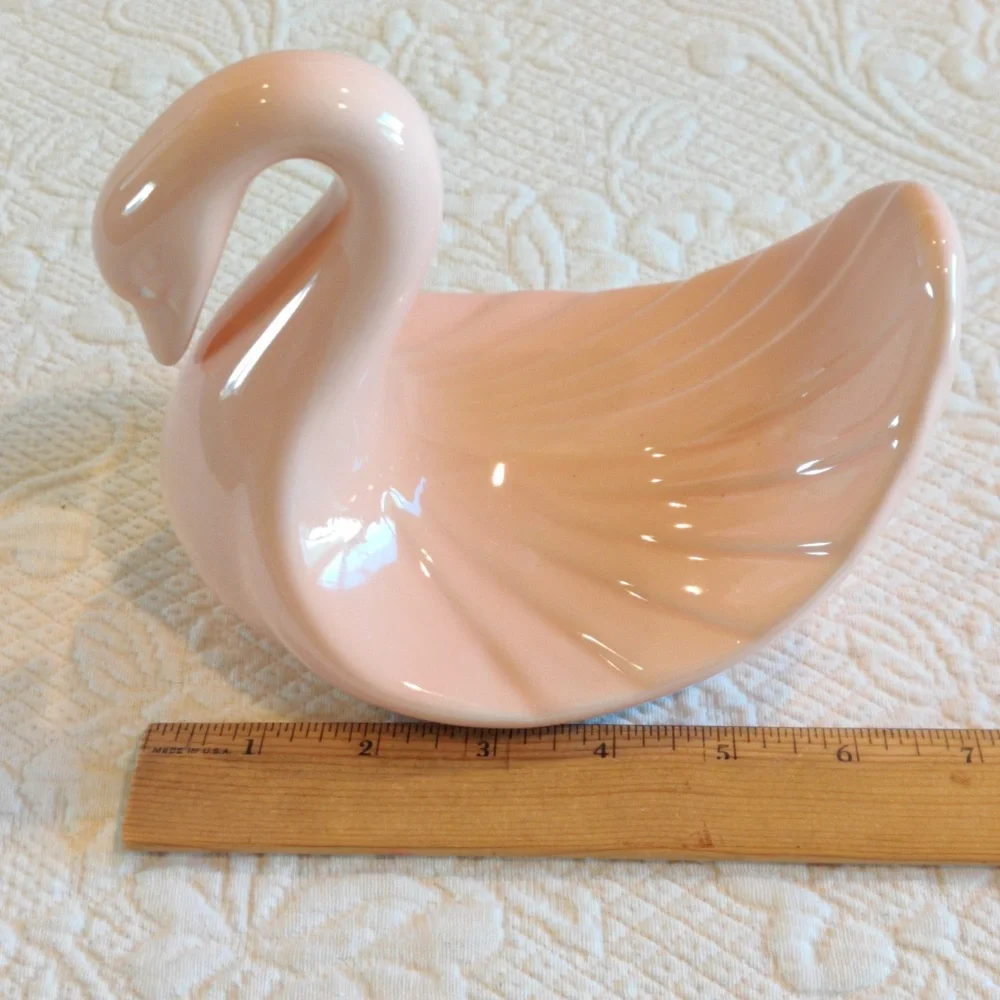 Vintage pink Ceramic Swan Hand Towel Display Holder